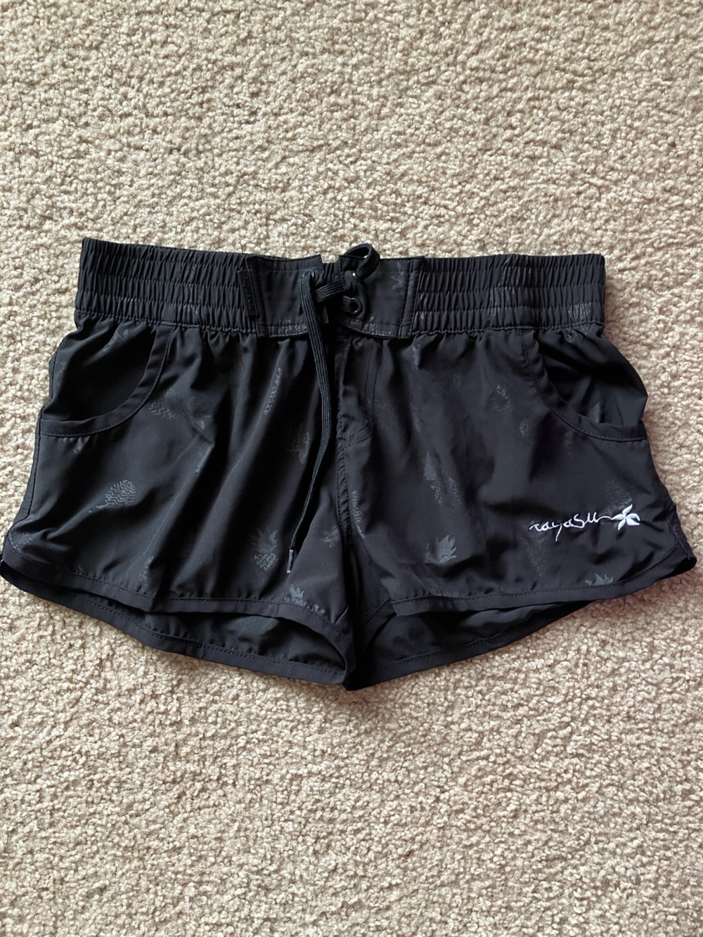 raya sun Black Board Shorts